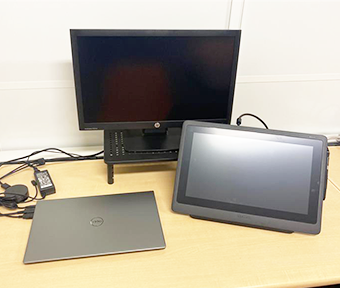 写真:ノートPCなど、無料貸与の機材